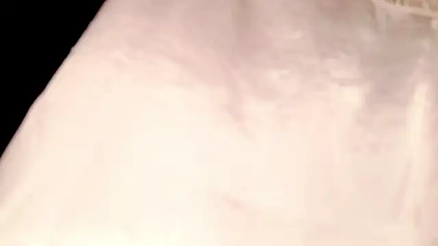 PetiteIvoryQueen19 online show from 6, 4, 2026