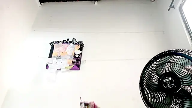 PetiteIvoryQueen19 online show from 27, 9, 2025