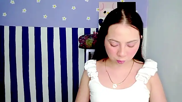 PetiteIvoryQueen19 online show from 25, 4, 2026