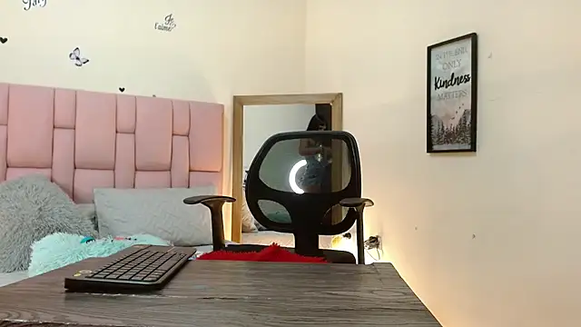 Snapshot of isabela_ferrer_ chatting on 12, 9, 2025 isabela ferrer online show from 12, 9, 2025