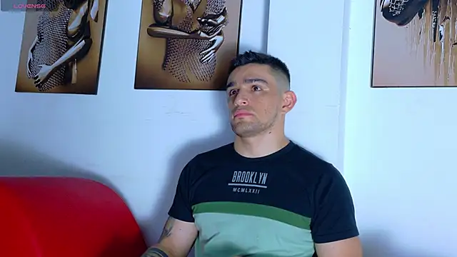 Sexy Alejandro  online show from 5, 4, 2026