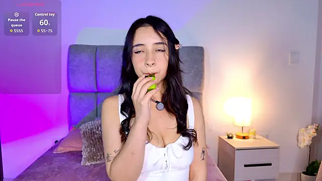 Snapshot of melanie_hills chatting on 19, 6, 2026 melanie hills online show from 19, 6, 2026