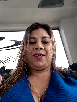 Laura-Hernandez online show from 4, 12, 2025