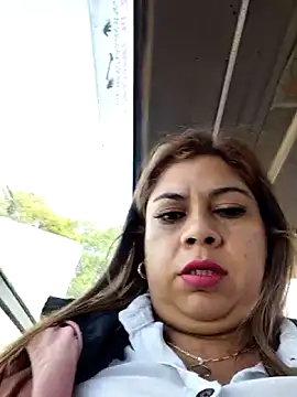Snapshot of Laura-Hernandez chatting on 12, 6, 2026 Laura-Hernandez online show from 12, 6, 2026