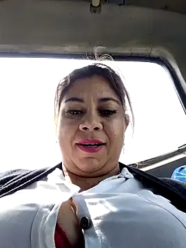 Laura-Hernandez online show from 19, 12, 2025