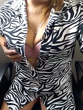 Laura-Hernandez online show from 9, 2, 2026