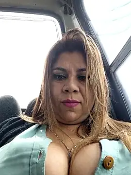 Laura-Hernandez online show from 27, 10, 2025