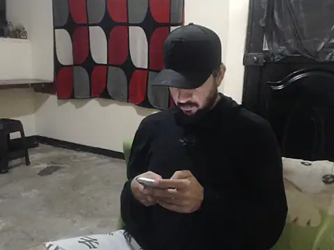 Snapshot of leonamable12 chatting on 3, 3, 2026 leonamable12 online show from 3, 3, 2026