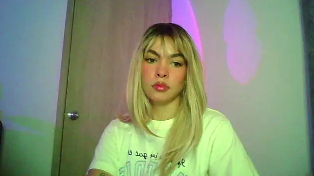 Snapshot of Kiri_Cutee chatting on 14, 11, 2025 Kiri Cutee online show from 14, 11, 2025