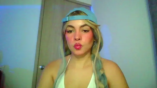 Snapshot of Kiri_Cutee chatting on 26, 10, 2025 Kiri Cutee online show from 26, 10, 2025