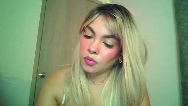 Snapshot of Kiri_Cutee chatting on 23, 10, 2025 Kiri Cutee online show from 23, 10, 2025