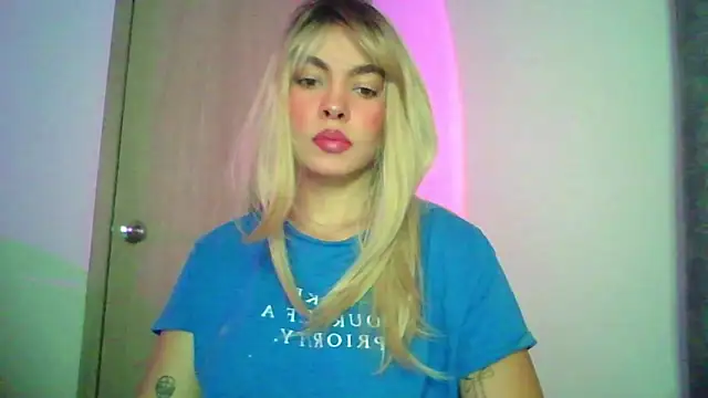 Snapshot of Kiri_Cutee chatting on 9, 10, 2025 Kiri Cutee online show from 9, 10, 2025