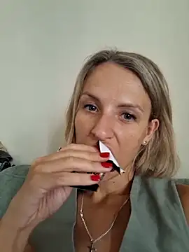 YourJuliena online show from 23, 2, 2025