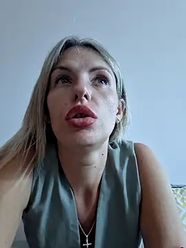 YourJuliena online show from 3, 3, 2025