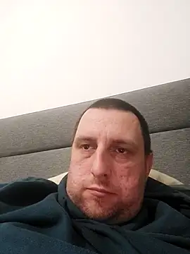 Snapshot of HE-M123 chatting on 20, 12, 2025 HE-M123 online show from 20, 12, 2025