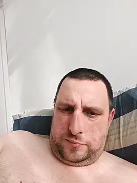 Snapshot of HE-M123 chatting on 6, 10, 2025 HE-M123 online show from 6, 10, 2025