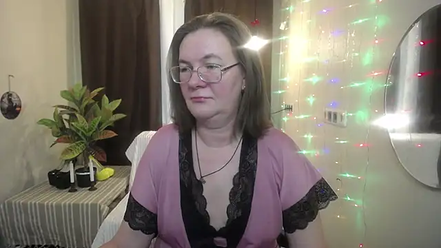 Snapshot of HolyMilfa chatting on 1, 2, 2025 HolyMilfa online show from 1, 2, 2025