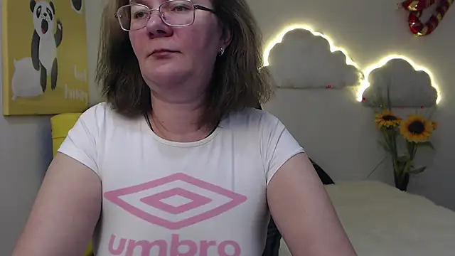 Snapshot of HolyMilfa chatting on 8, 2, 2025 HolyMilfa online show from 8, 2, 2025