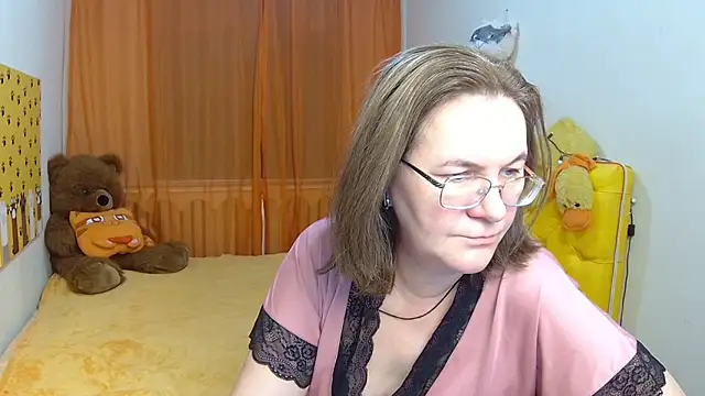 Snapshot of HolyMilfa chatting on 1, 2, 2025 HolyMilfa online show from 1, 2, 2025