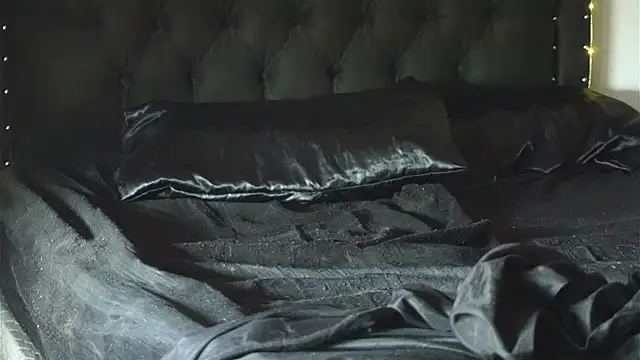 Sexofernandez24 online show from 3, 2, 2025