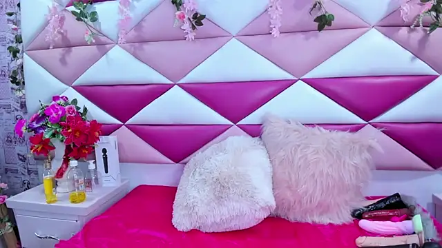 SalmaSantos online show from 19, 9, 2025