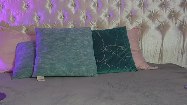 Lilou albrecht online show from 8, 7, 2026