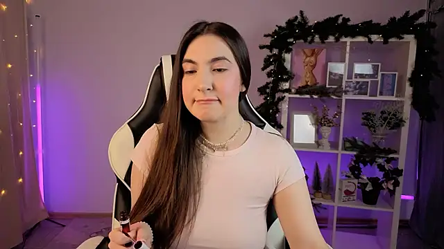 Snapshot of MelissaLovvv chatting on 2, 2, 2026 MelissaLovvv online show from 2, 2, 2026