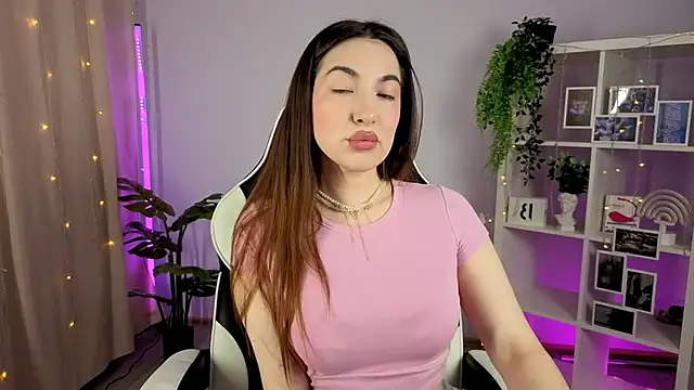 Snapshot of MelissaLovvv chatting on 7, 11, 2025 MelissaLovvv online show from 7, 11, 2025