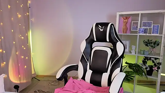 Snapshot of MelissaLovvv chatting on 27, 2, 2026 MelissaLovvv online show from 27, 2, 2026