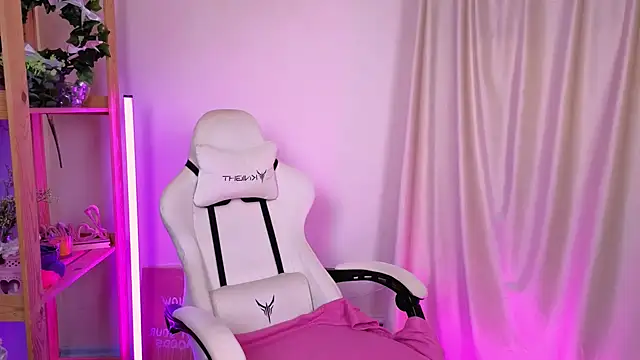 Snapshot of MelissaLovvv chatting on 14, 9, 2025 MelissaLovvv online show from 14, 9, 2025