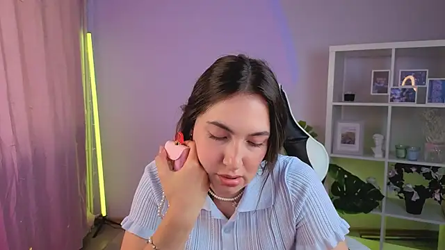Snapshot of MelissaLovvv chatting on 7, 7, 2026 MelissaLovvv online show from 7, 7, 2026