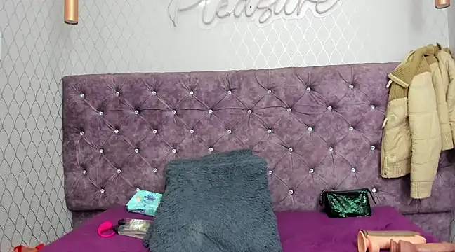 VALENTINA3x online show from 18, 3, 2025