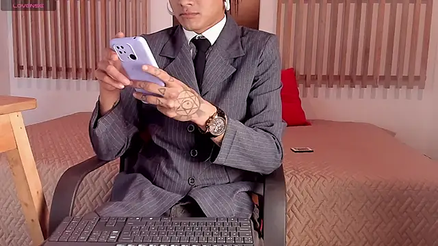 Snapshot of Myk3xx chatting on 11, 12, 2024 Myk3xx online show from 11, 12, 2024