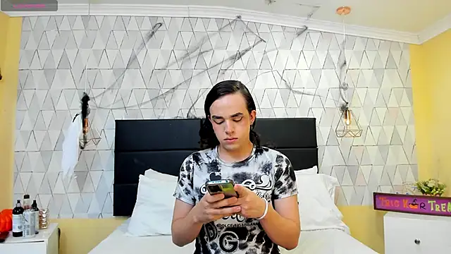 JustinePerry online show from 5, 11, 2025