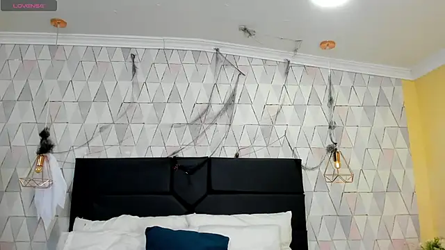 JustinePerry online show from 6, 11, 2025