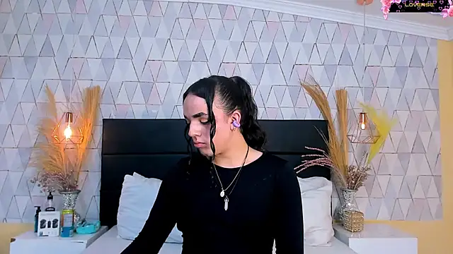 JustinePerry online show from 6, 4, 2026