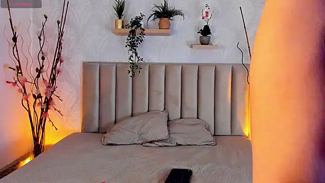 Snapshot of franchescamm chatting on 16, 2, 2025 franchescamm online show from 16, 2, 2025