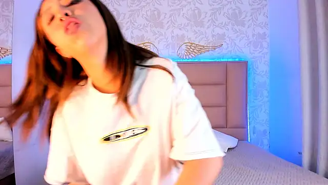 Snapshot of franchescamm chatting on 8, 3, 2025 franchescamm online show from 8, 3, 2025