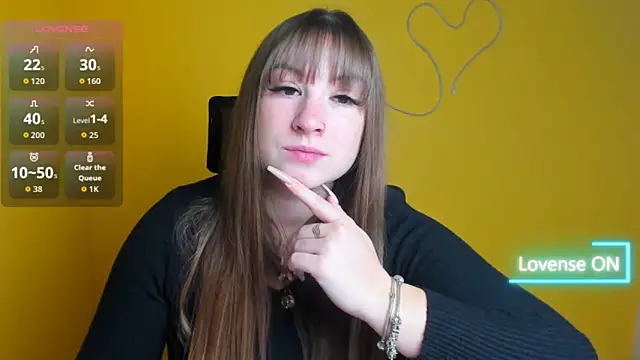 Snapshot of Evelina_GG chatting on 25, 10, 2025 Evelina GG online show from 25, 10, 2025