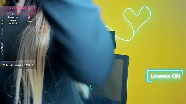 Snapshot of Evelina_GG chatting on 23, 10, 2025 Evelina GG online show from 23, 10, 2025