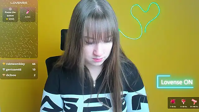 Snapshot of Evelina_GG chatting on 19, 10, 2025 Evelina GG online show from 19, 10, 2025