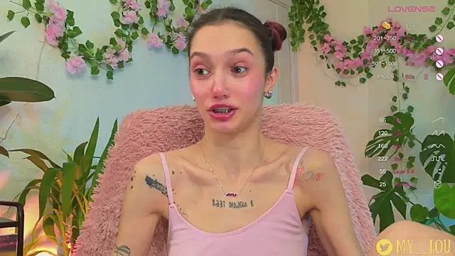 Snapshot of MyLou_ chatting on 19, 2, 2025 MyLou online show from 19, 2, 2025