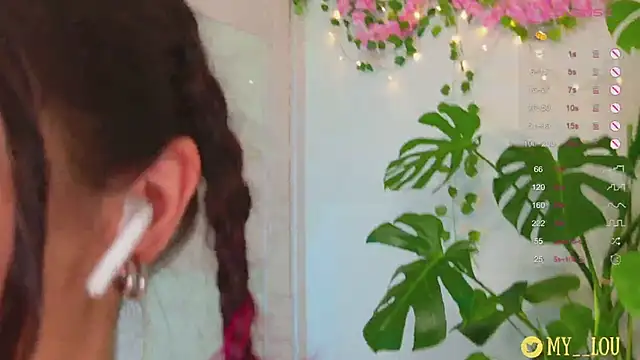 Snapshot of MyLou_ chatting on 8, 3, 2025 MyLou online show from 8, 3, 2025