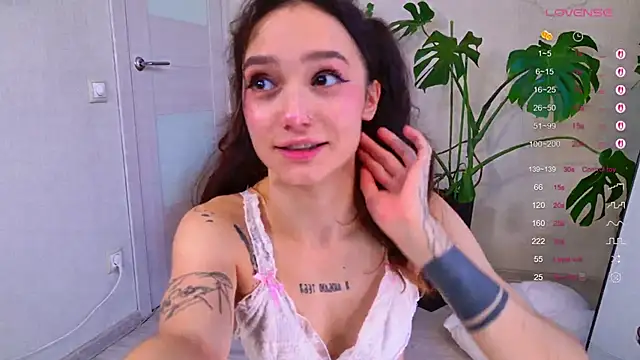 Snapshot of MyLou_ chatting on 8, 9, 2025 MyLou online show from 8, 9, 2025