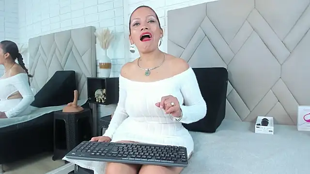 Snapshot of Kasandra_Gomez chatting on 14, 10, 2025 Kasandra Gomez online show from 14, 10, 2025