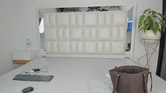 Snapshot of Alhana_pulido chatting on 15, 12, 2025 Alhana pulido online show from 15, 12, 2025