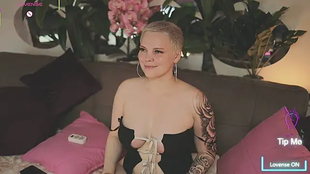 LikaBerry1 online show from 18, 10, 2025