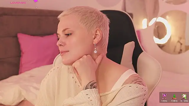 Snapshot of LikaBerry1 chatting on 5, 2, 2026 LikaBerry1 online show from 5, 2, 2026