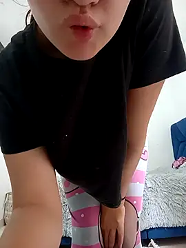 Snapshot of angel_natural chatting on 7, 10, 2025 angel natural online show from 7, 10, 2025