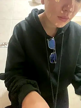 Snapshot of angel_natural chatting on 29, 10, 2025 angel natural online show from 29, 10, 2025